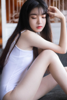 侯爷粗壮冲刺顶弄H文小说